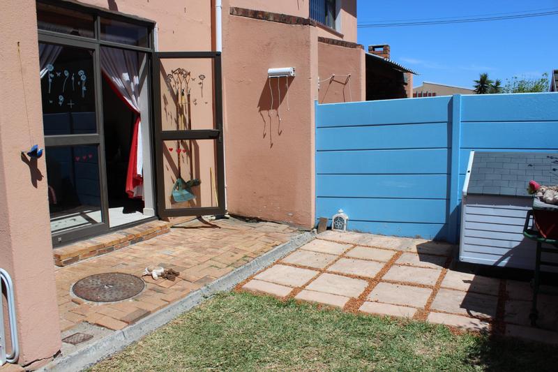 2 Bedroom Property for Sale in Goodwood Estate Western Cape
